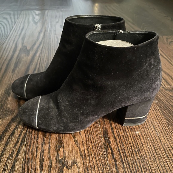 Chanel boots - Picture 1 of 3